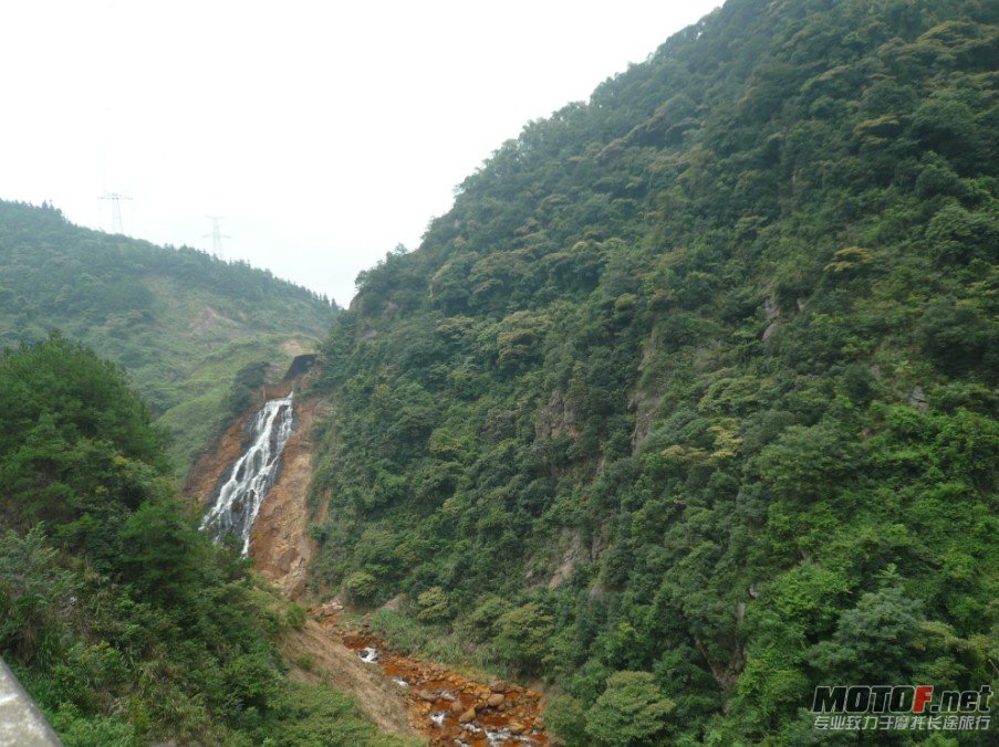 8.特别的山,特别的水,特别的河床.jpg