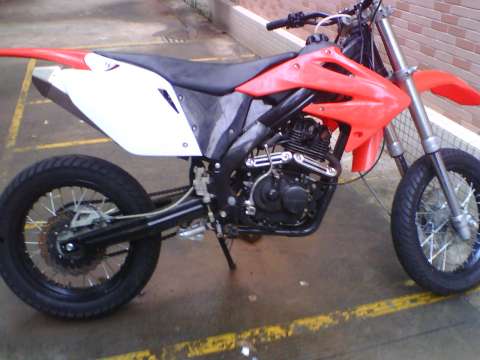本田CRF200越野摩托车