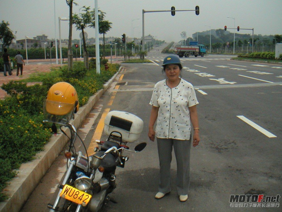 3带妈妈和老婆偷渡去黄埔军校途经大学城.jpg