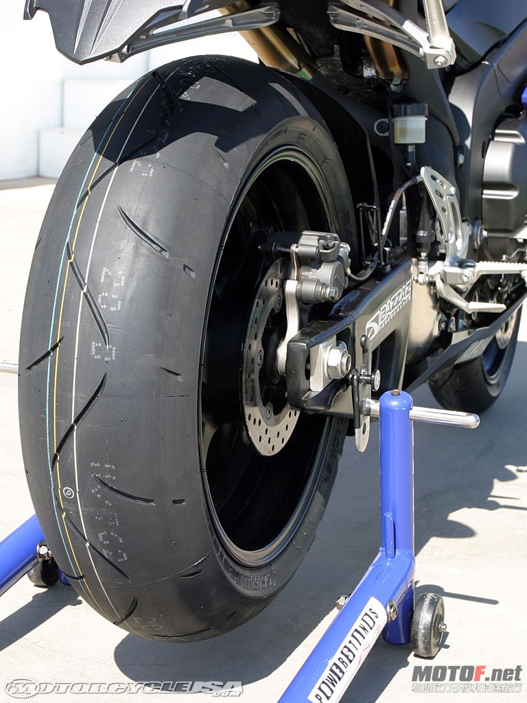 08_r1_detail_bt003rear.jpg