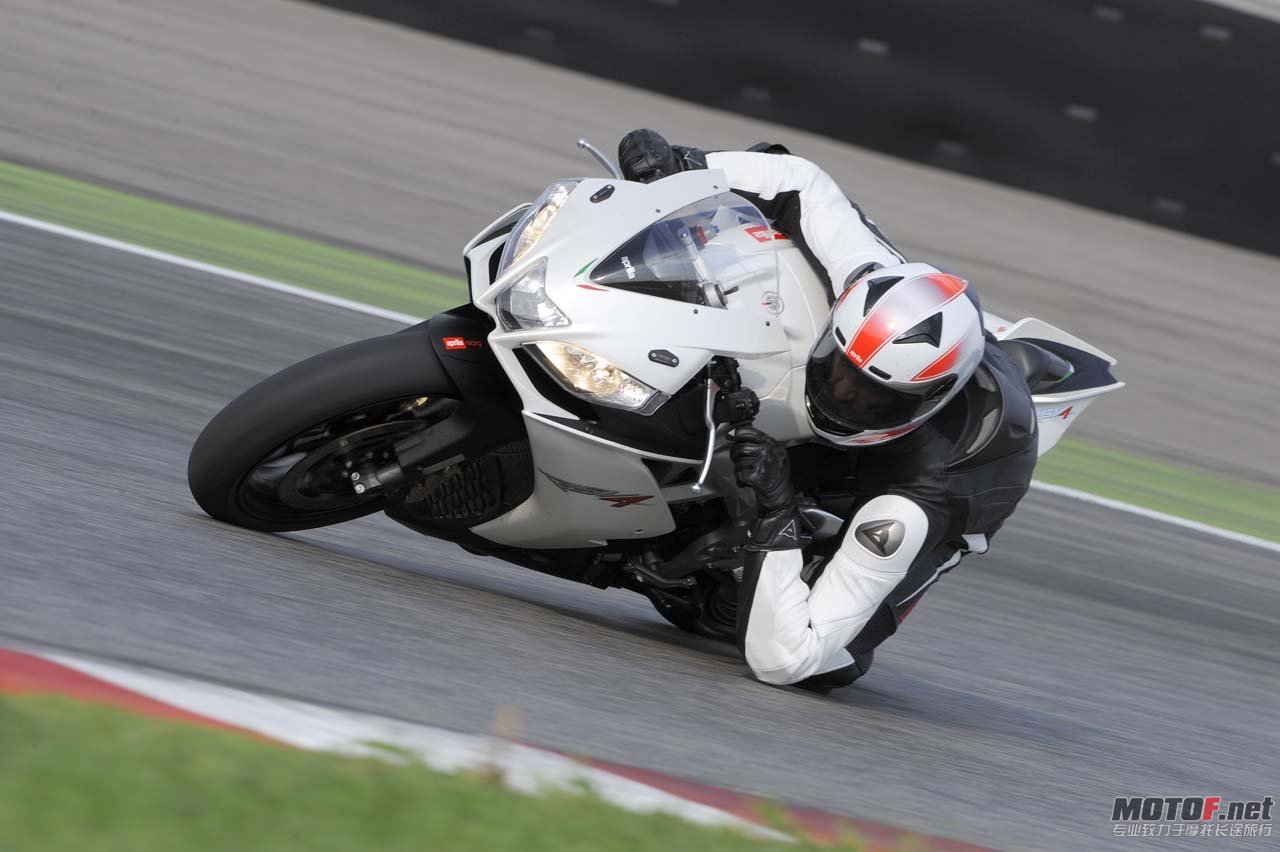 big_aprilia_rsv4_r_2010_07.jpg