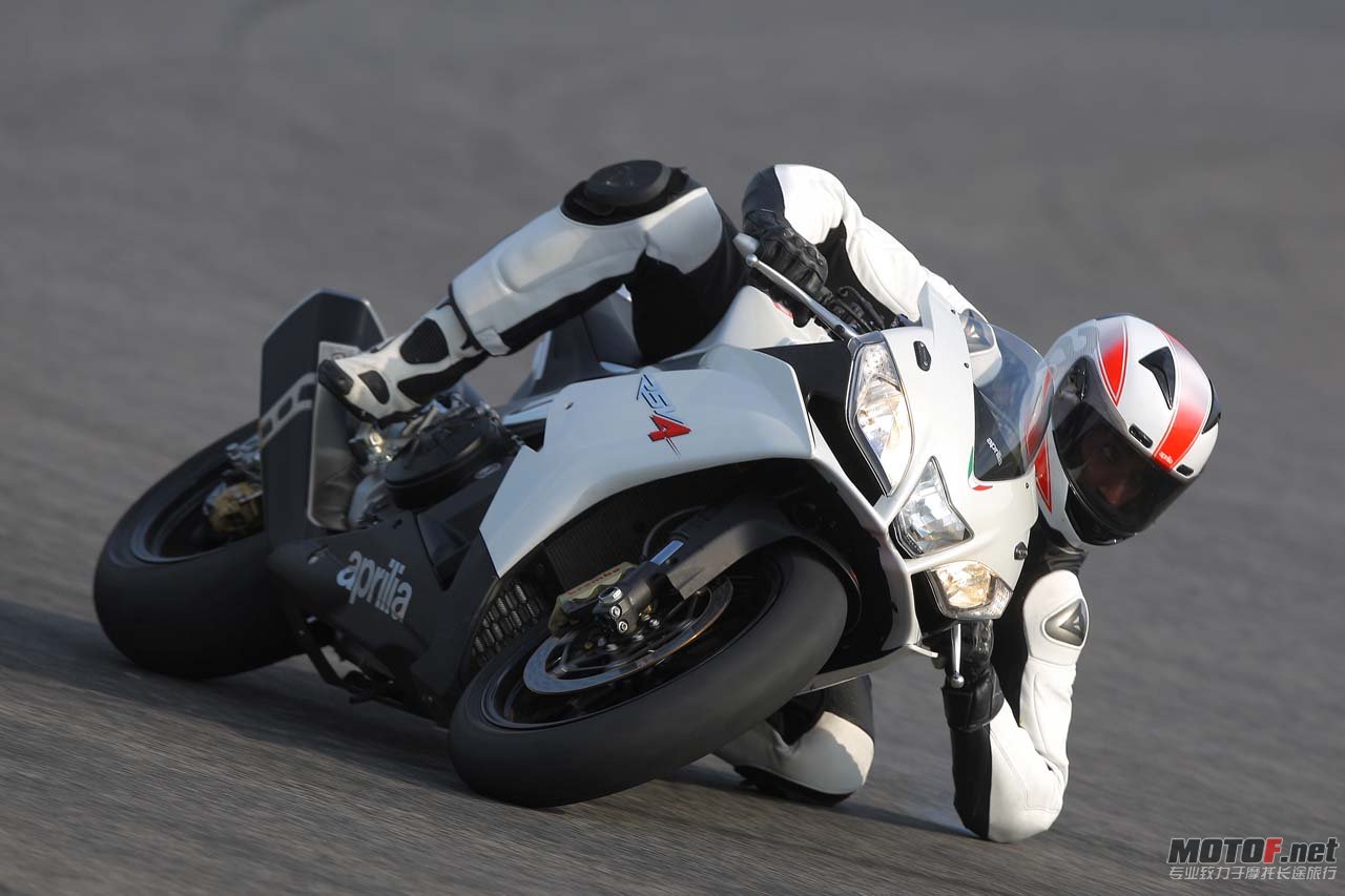 big_aprilia_rsv4_r_2010_01.jpg