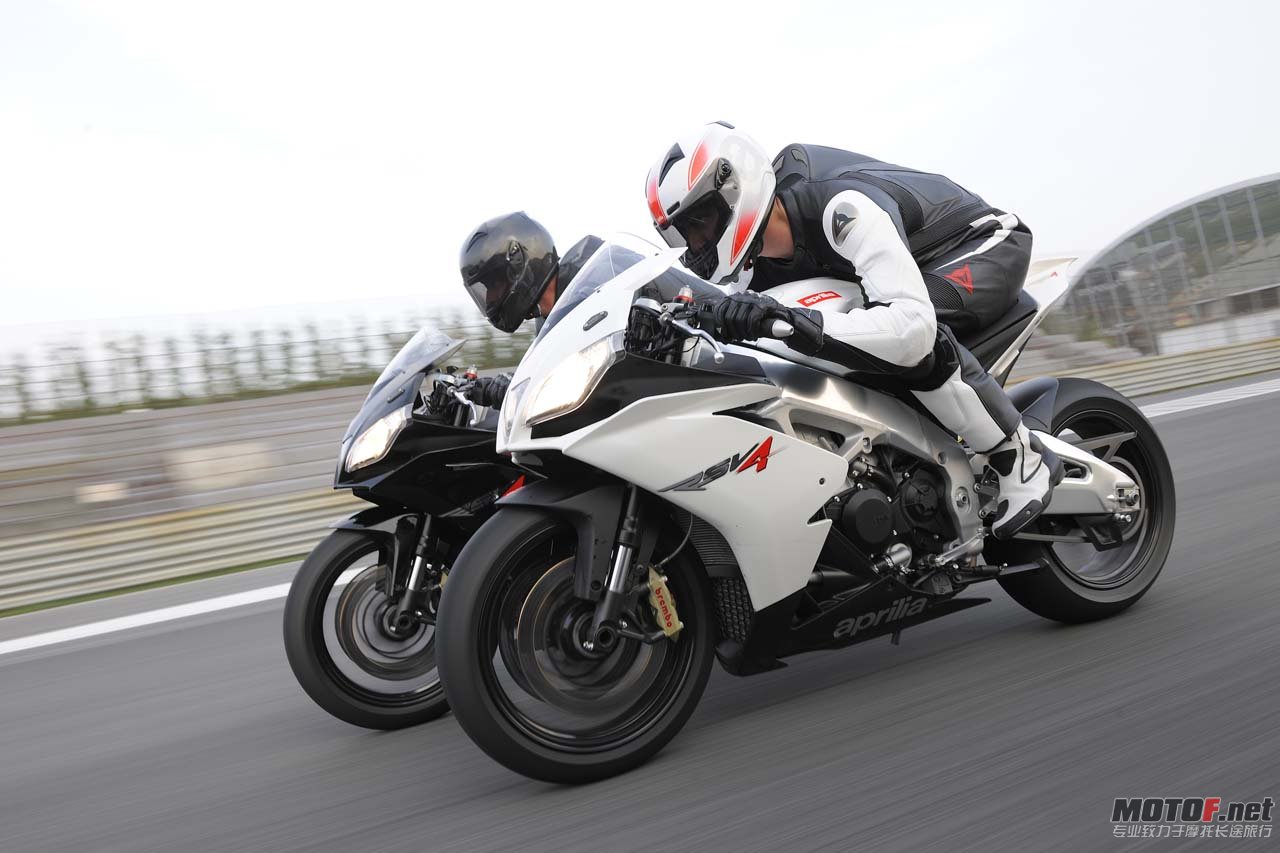 big_aprilia_rsv4_r_2010_19.jpg