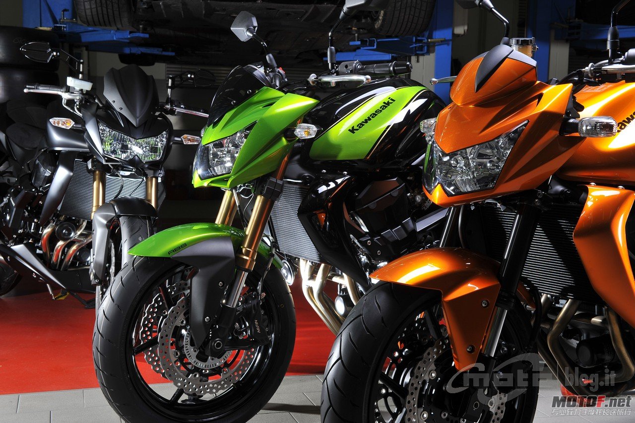 big_2Z750R_2011_a_09.jpg