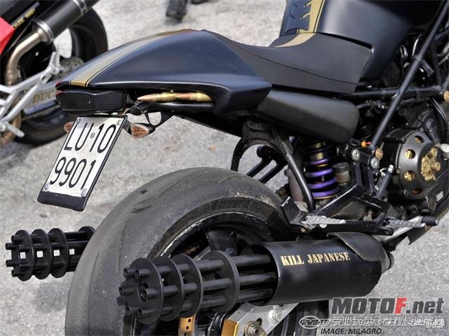 2010_wdw_ducatiguns.jpg