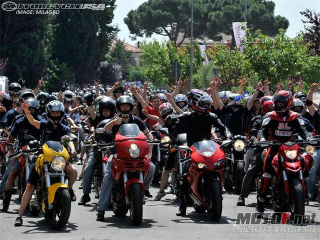 2010_wdw_ducatis.jpg