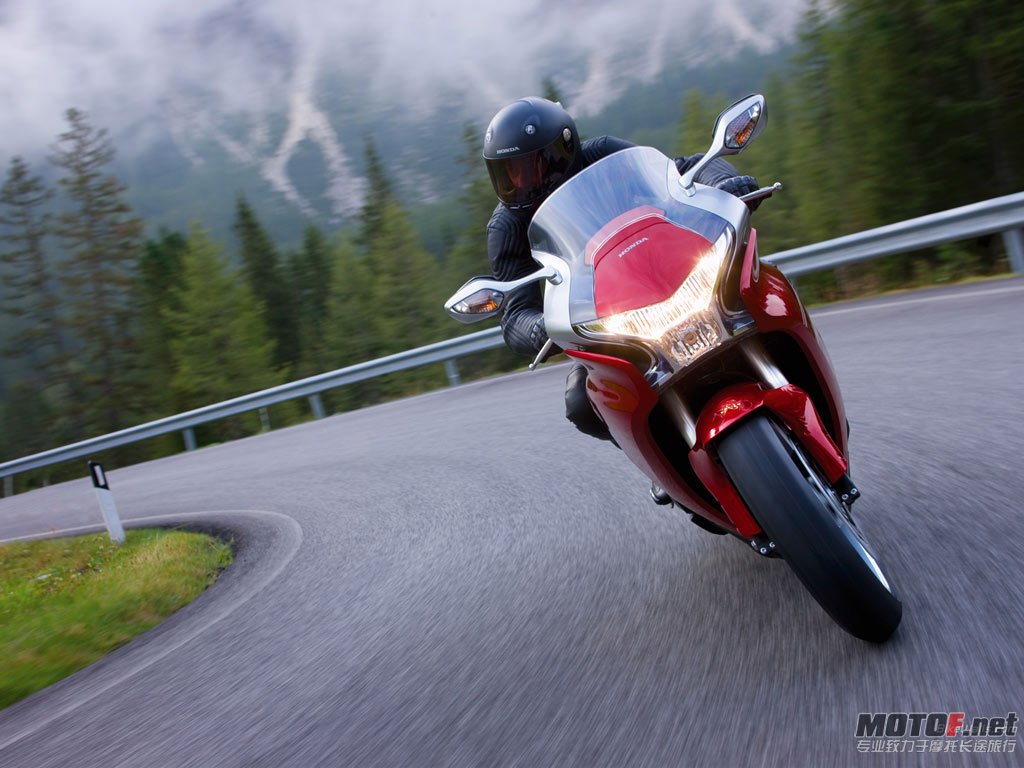 Honda_VFR1200F_2010_18_1024x768.jpg