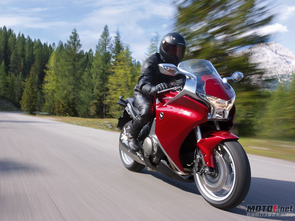 Honda_VFR1200F_2010_19_1024x768.jpg