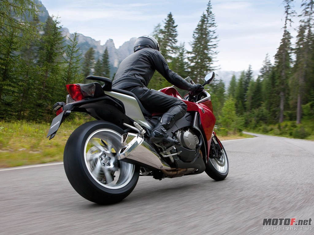 Honda_VFR1200F_2010_21_1024x768.jpg