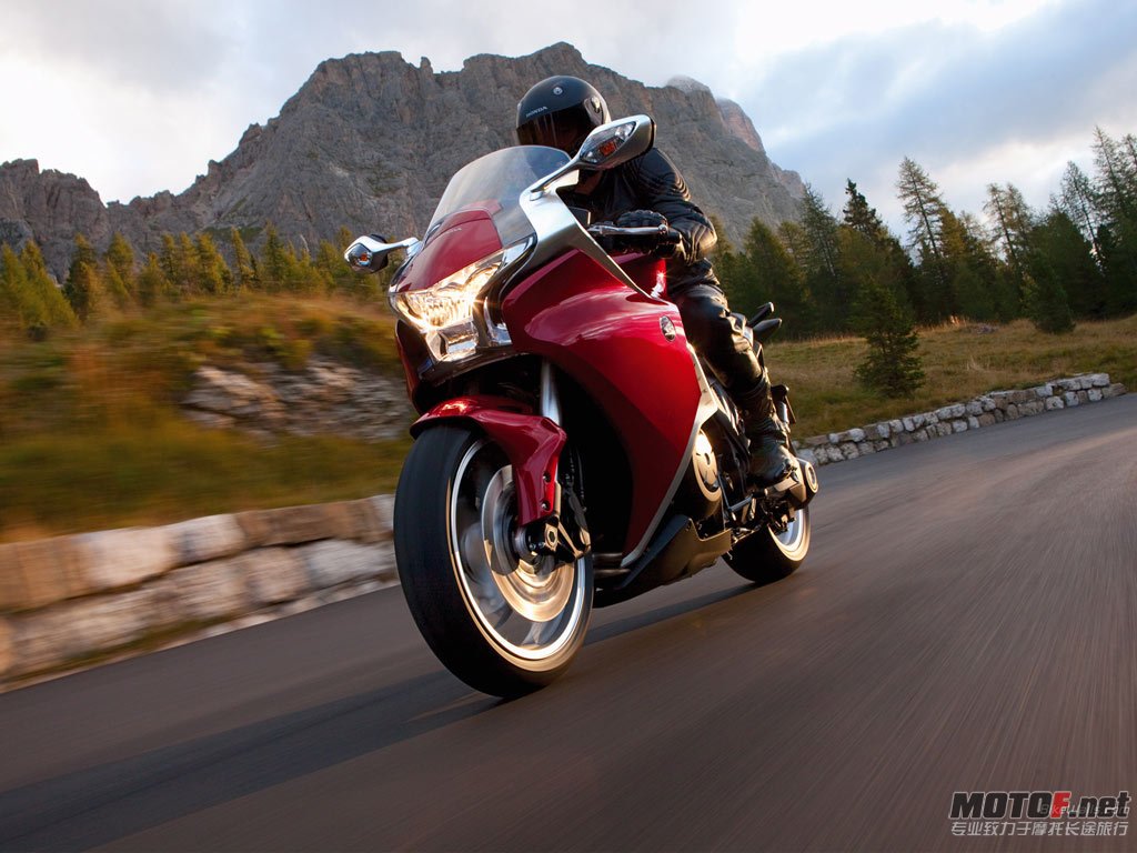 Honda_VFR1200F_2010_23_1024x768.jpg