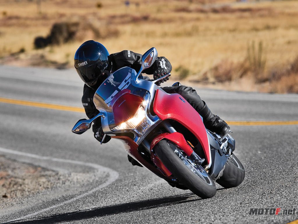 Honda_VFR1200F_2010_31_1024x768.jpg