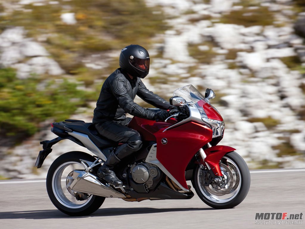 Honda_VFR1200F_2010_33_1024x768.jpg