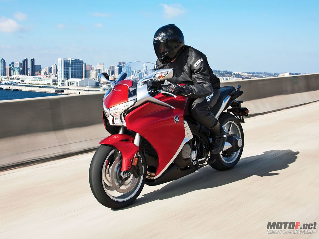Honda_VFR1200F_2010_35_1024x768.jpg