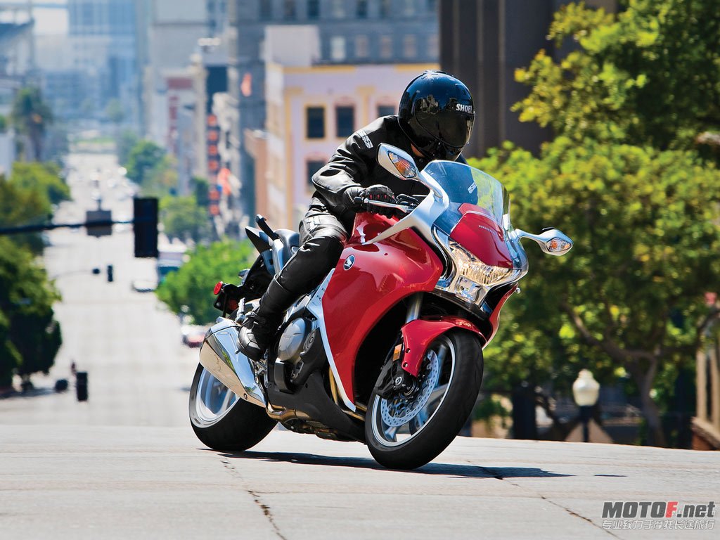 Honda_VFR1200F_2010_36_1024x768.jpg