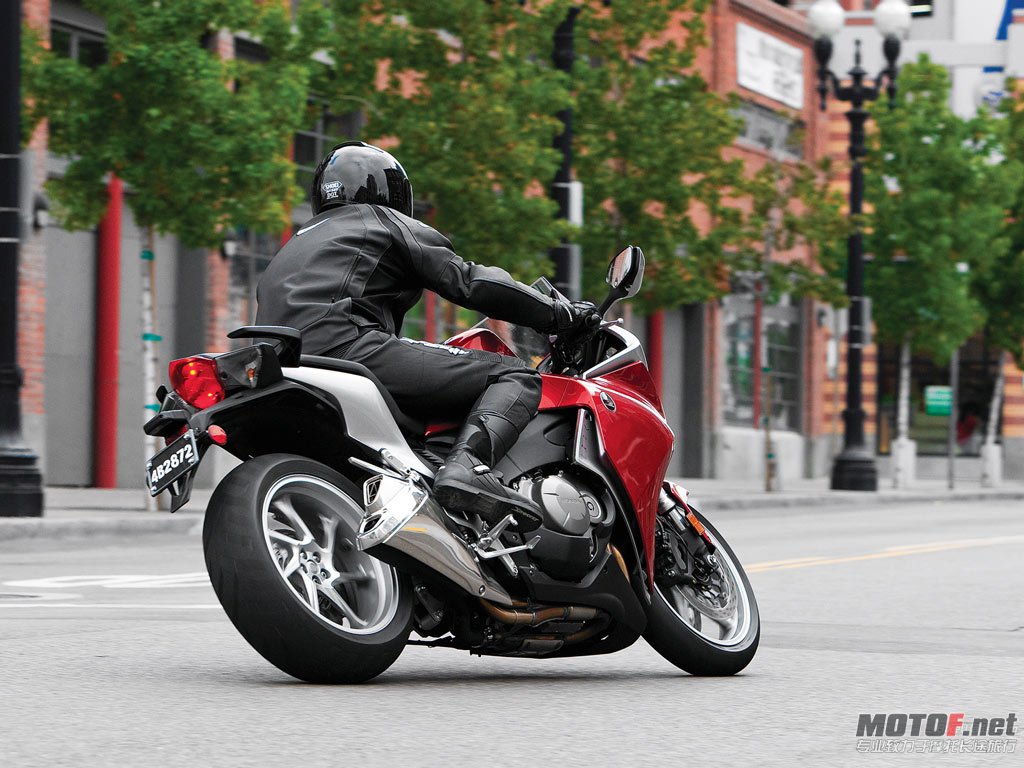 Honda_VFR1200F_2010_37_1024x768.jpg