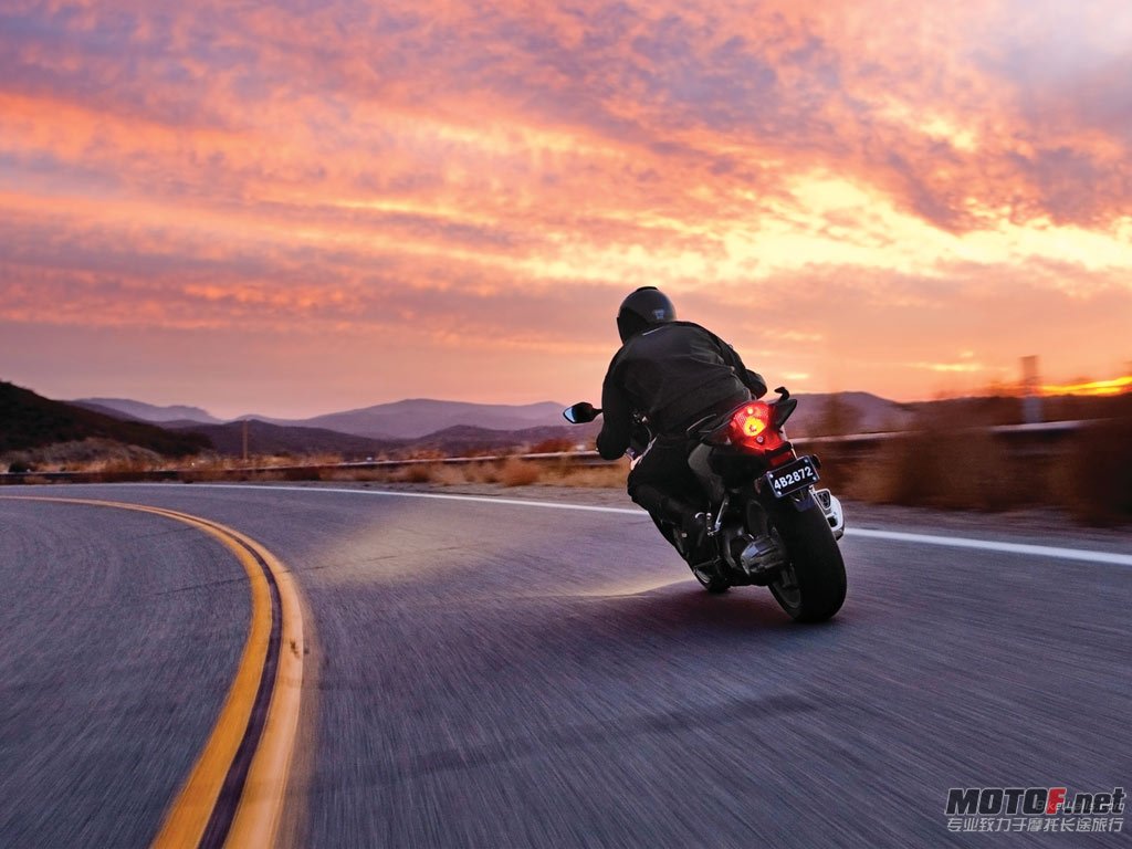 Honda_VFR1200F_2010_38_1024x768.jpg