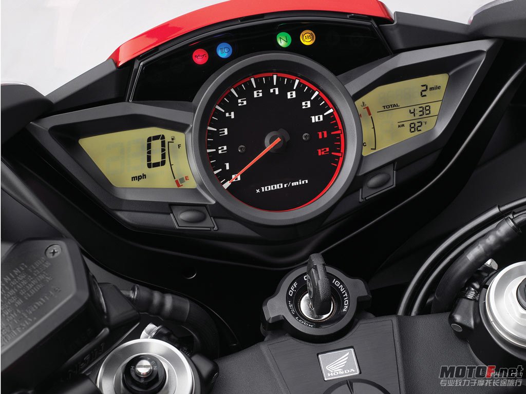 Honda_VFR1200F_2010_42_1024x768.jpg