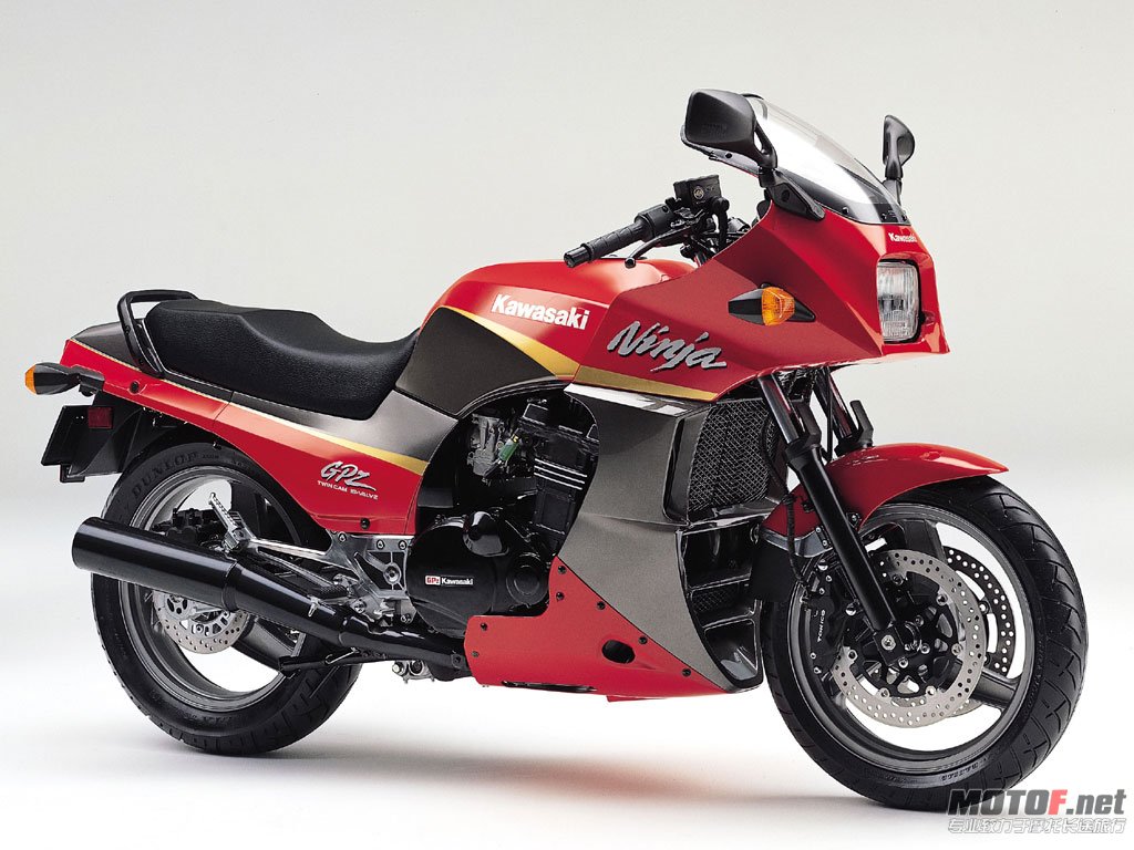 Kawasaki-GPZ-900R-Red-1-LUWAPAKIK8-1024x768.jpg