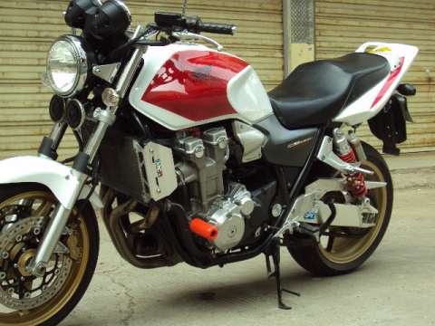 CB1300