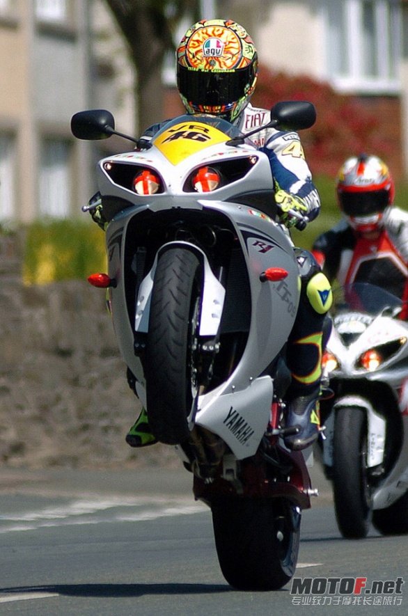 big_rossitouristtrophy200900a.jpg
