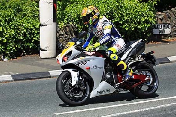valentino_rossi_r1_tt_02.jpg