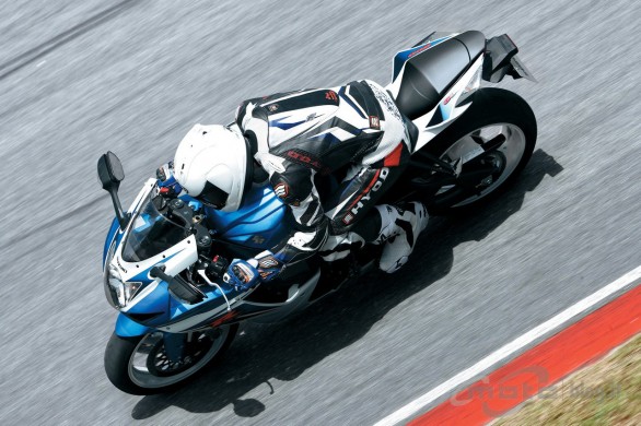 4suzuki_gsxr_600_2011_03.jpg