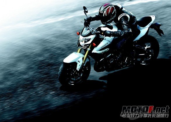 suzuki_gsr750_2011_03.jpg