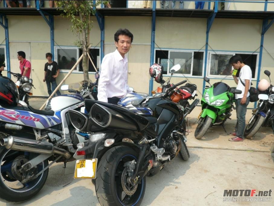 6汽车教练之金总！嫁了R1后买了两台汽车.jpg