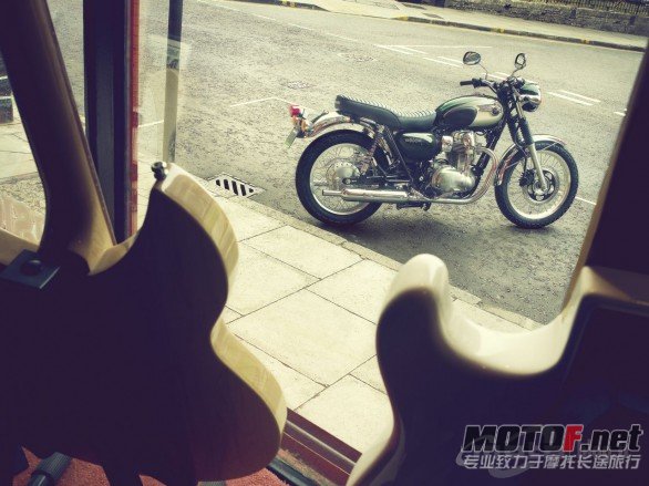 kawasaki_W800_2011_16.jpg