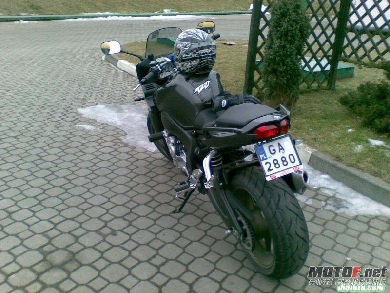 1242528559-Yamaha-FZ-1.jpg