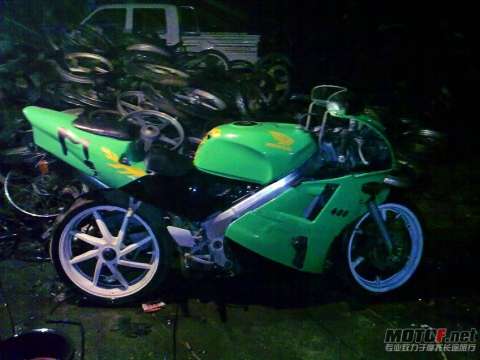 本田VFR30
