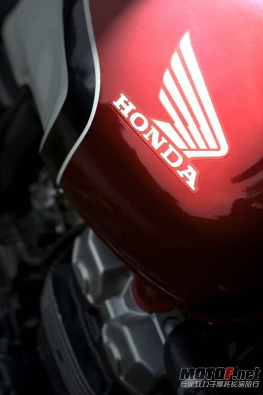 1002091933d83f2e6e584125c2[1].jpg