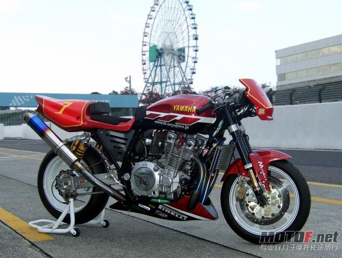 s-scustom-xjr1300.jpg