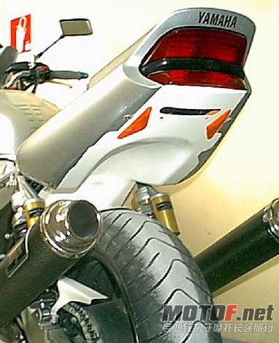 Passage de roue 1300 XJR.jpg