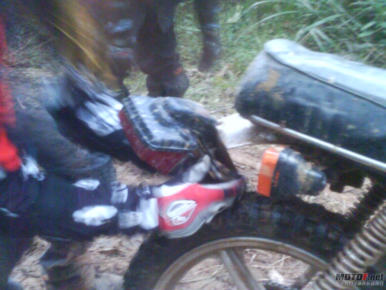 201010171754_00012.jpg