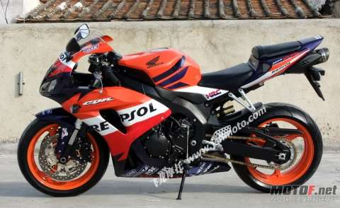 CBR1000