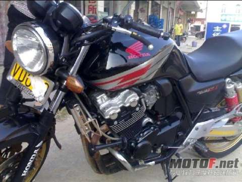 CB400
