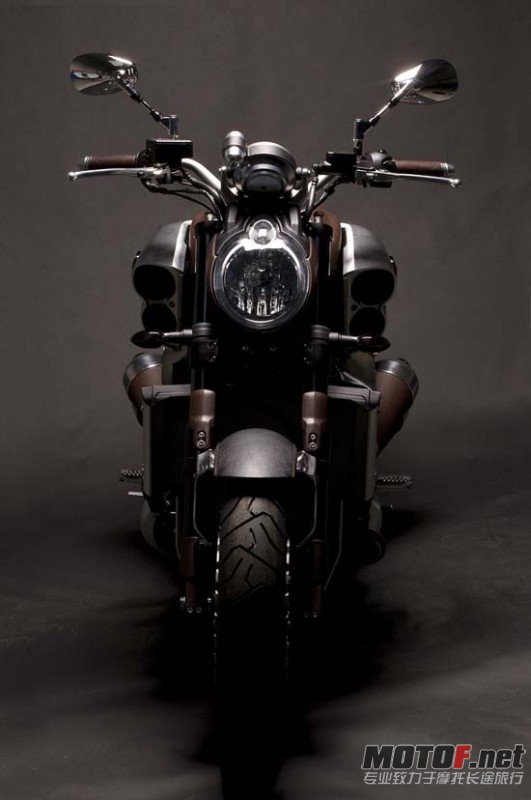 hermes-yamaha-vmax-2-531x800.jpg