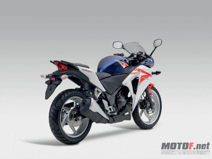 Honda_CBR250R_07_jpg_700.jpg