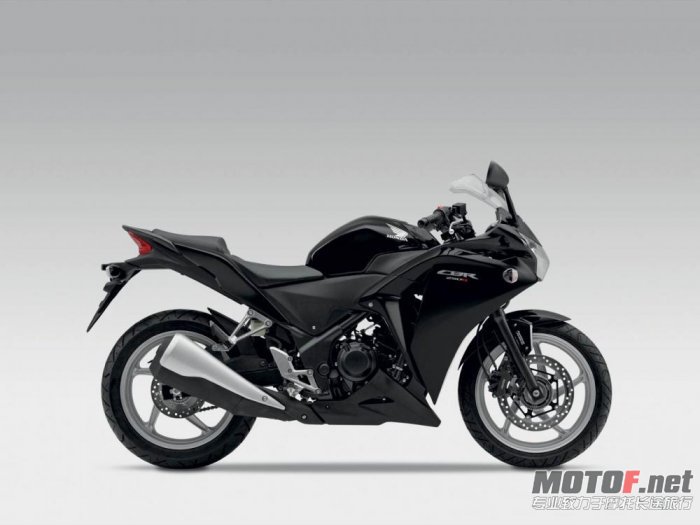 Honda_CBR250R_05_jpg_700.jpg
