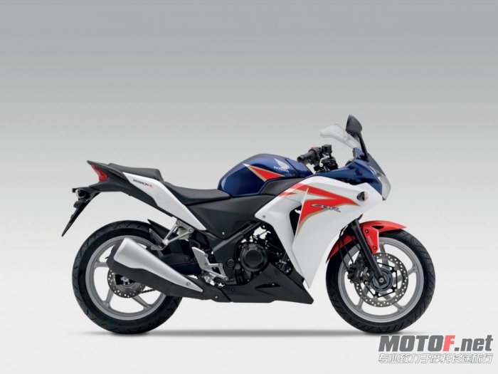 Honda_CBR250R_03_jpg_700.jpg