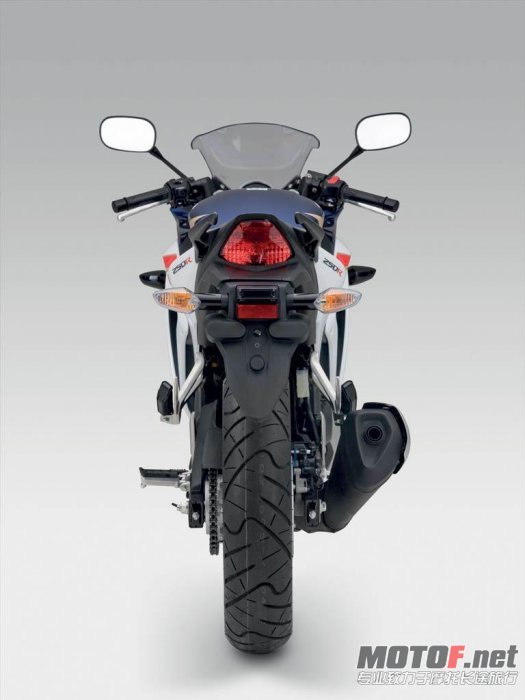 Honda_CBR250R_02_jpg_700.jpg