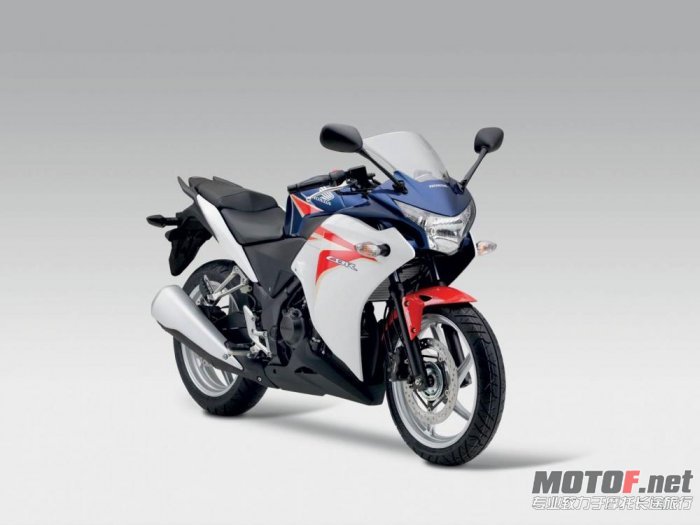 Honda_CBR250R_06_jpg_700.jpg