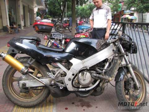 铃木两冲RGV250
