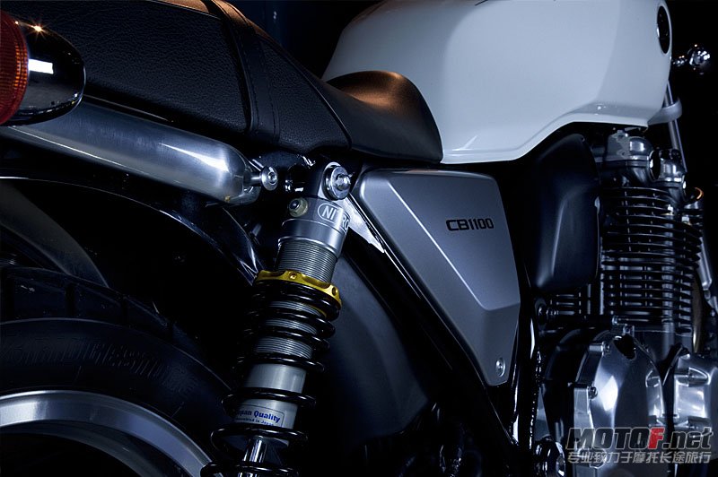 cb1100_3.jpg