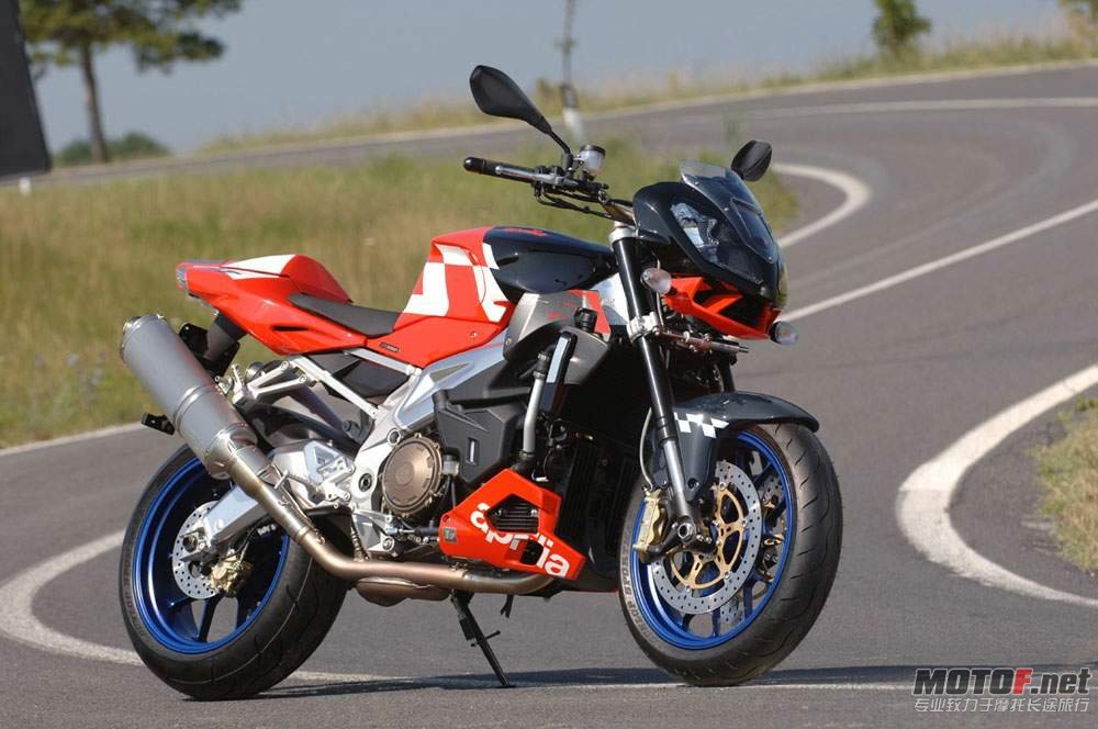 Aprilia RSV 1000 Tuono R 06  1.jpg