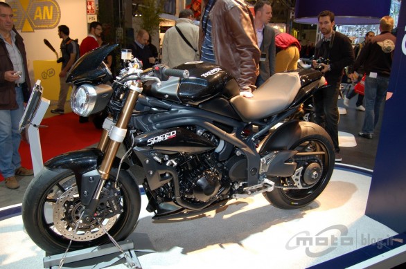 novita_triumph_eicma_2010_09.jpg