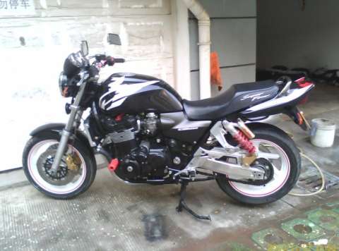 CB1300