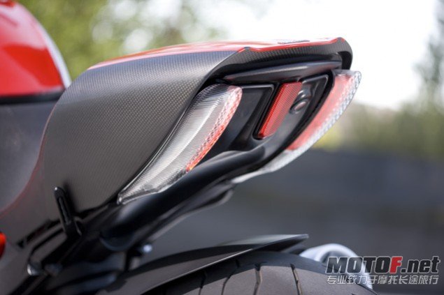 2011-Ducati-Diavel-official-2-635x423.jpg