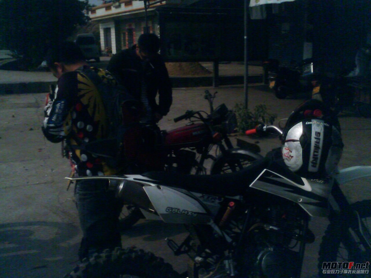 201011141429_00005.jpg